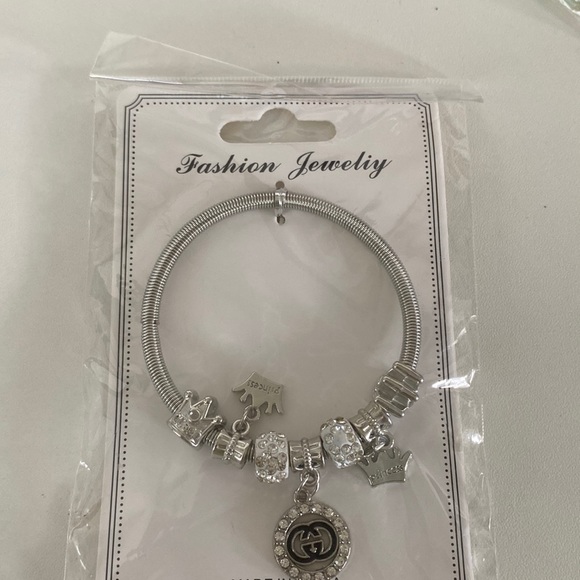 White Bracelet Charm - Picture 1 of 1